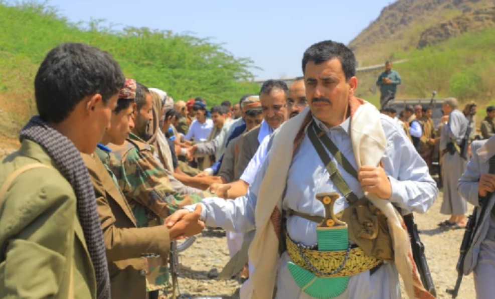وفد من قيادات وزارة الاقتصاد والمؤسسات والهيئات التابعة لها يزورون المرابطين في جبهات مقبنة بتعز