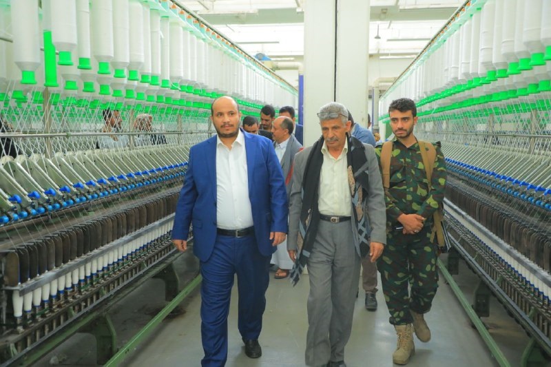 وزير الصناعة يشرف على عملية التشغيل التجريبي لمصنع الغزل والنسيج
