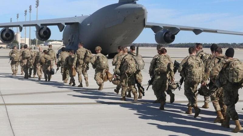انسحاب القوات الأمريكية والناتو من أكبر قاعدة جوية بأفغانستان