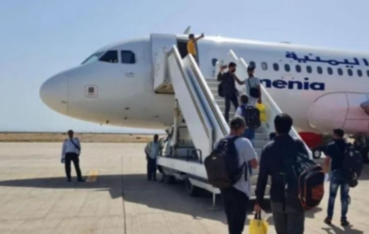 اجلاء دفعة من الرعايا اليمنيين من السودان على نفقة رجل اعمال