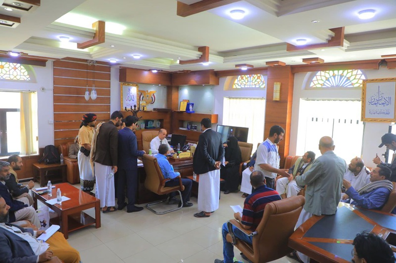 وزير الاقتصاد يلتقي المواطنين خلال اليوم المفتوح