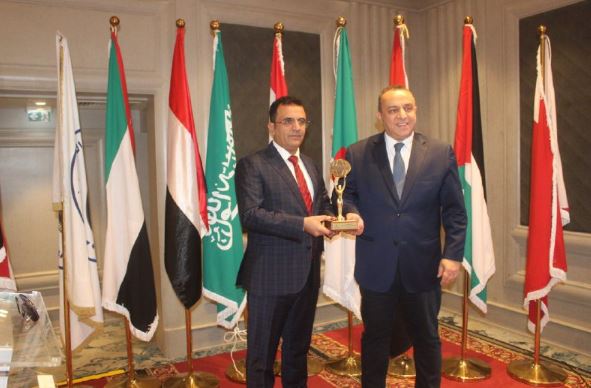 الاتحاد الدولي للمصرفيين العرب يمنح البنك اليمني للإنشاء والتعمير جائزة التميز
