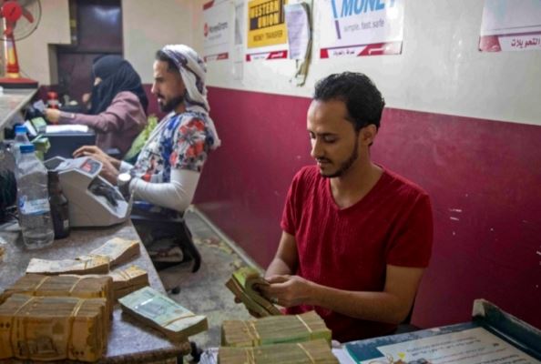 الحوالات المنسية فضيحة تهز القطاع المصرفي في اليمن