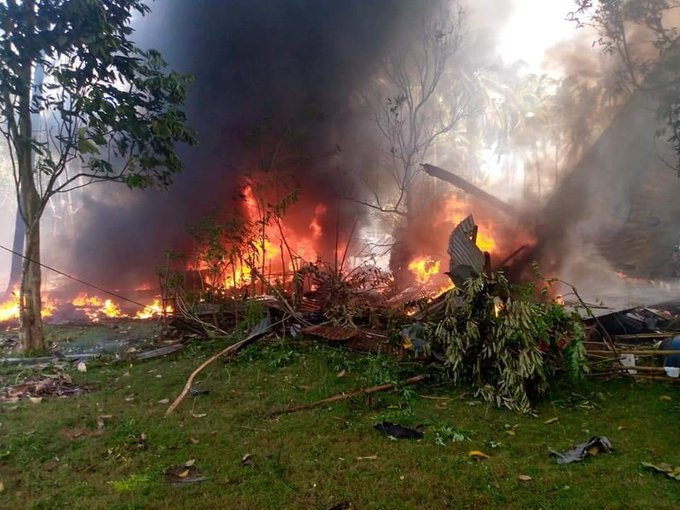 كارثة جوية.. تحطم طائرة عسكرية تقل 85 شخصا في الفلبين