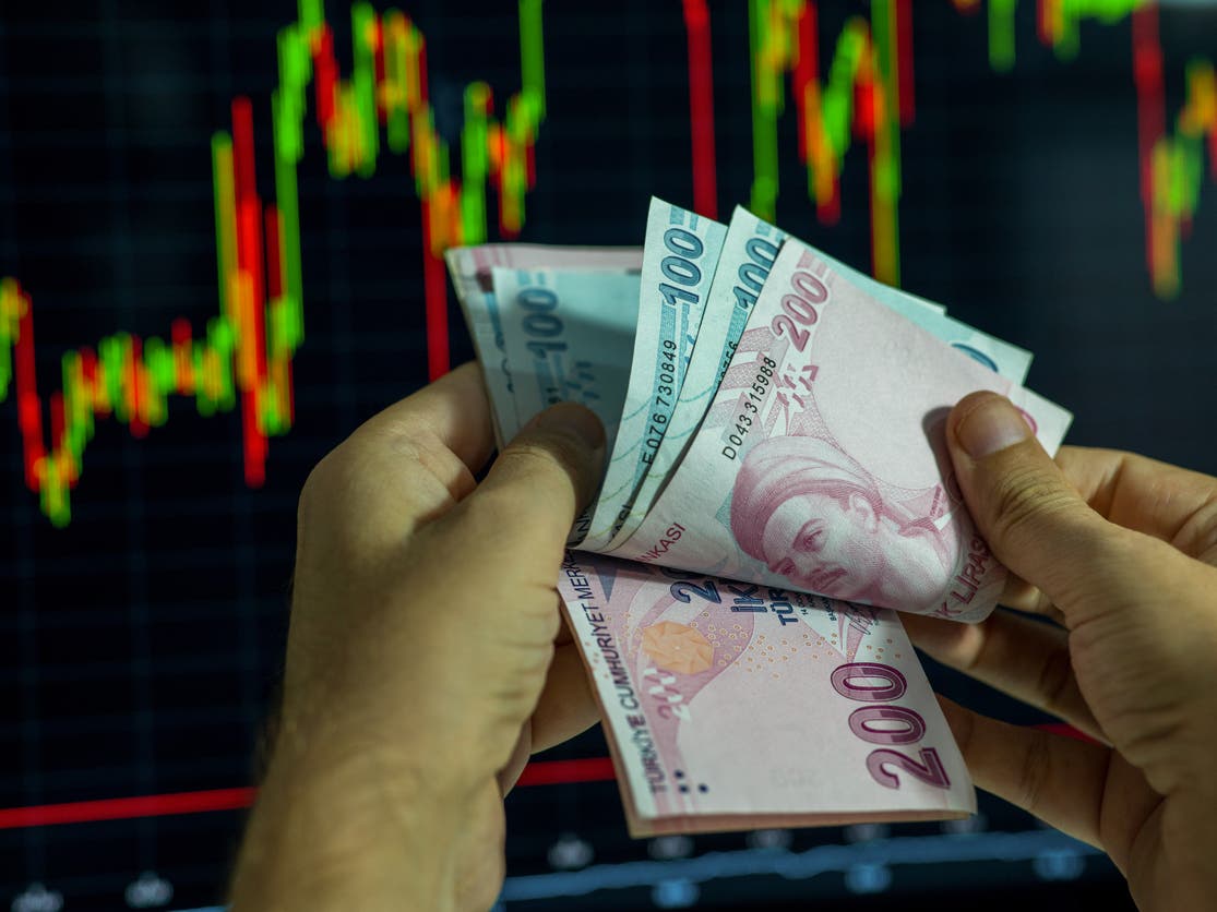 الليرة التركية تهبط لمستوى قياسي جديد