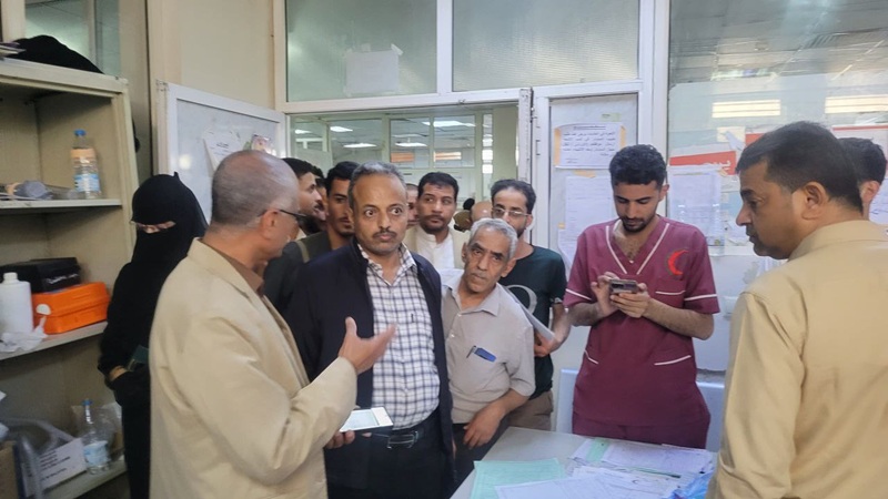 نائب وزير الخدمة يتفقد مستوى الانٍضباط الوظيفي في وزارة الصحة و مستشفى الثورة