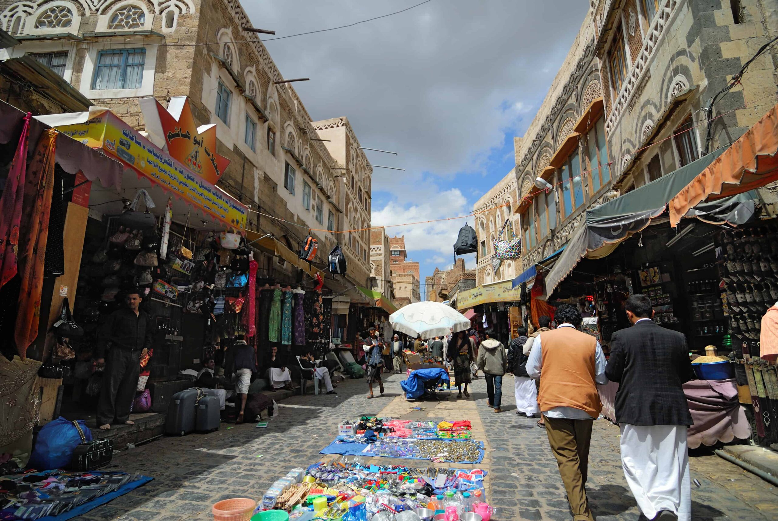 الحرب على غزة تلقي بظلالها على أسواق اليمن