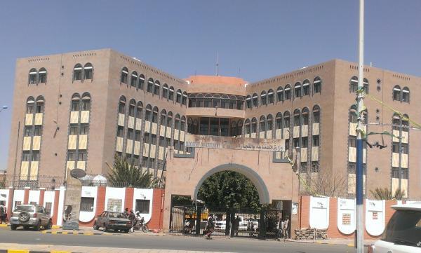 الصناعة تدين قصف مخازن للمواد الغذائية في العاصمة صنعاء