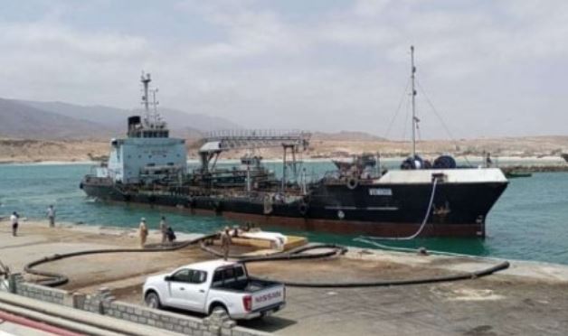محاولة شرعنة سطو إماراتي على ميناء يمني