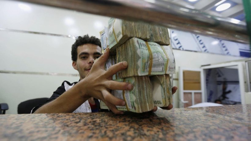 أزمة السيولة تخنق البنوك اليمنية