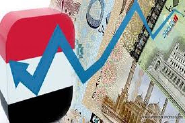 بعد انهيار الريال في عدن.. فوضى مصرفية وانقسام مالي