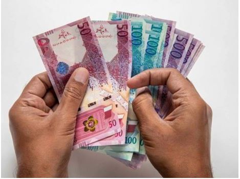 قطر تبلغ البنوك المحلية بوقف مبادلة العملة مع جهات خارجية دون تصريح