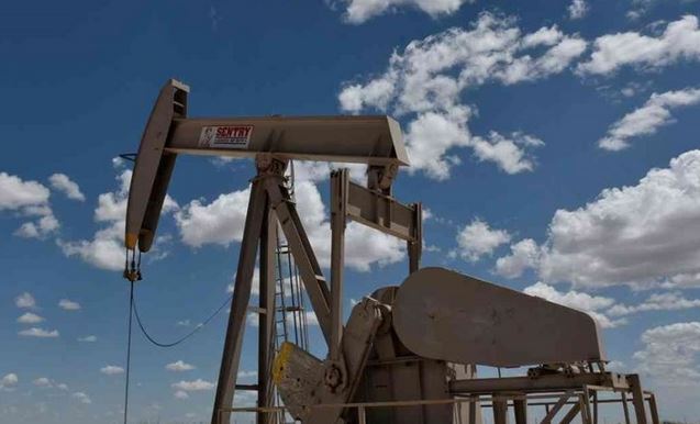 ارتفاع أسعار النفط قبيل نشر بيانات المخزونات الأمريكية