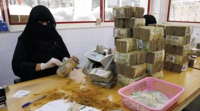 عدن: تواصل انهيار الريال أمام الدولار