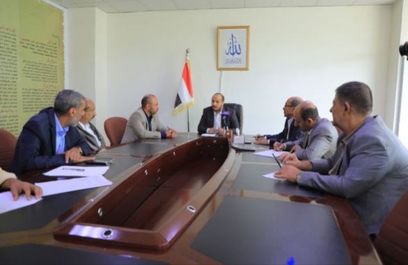 وزير الصناعة يوجه بوضع خطة لتطوير مصانع الأسمنت