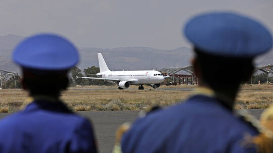 إعادة ترميم مطار صنعاء تمهيدا لفتحه