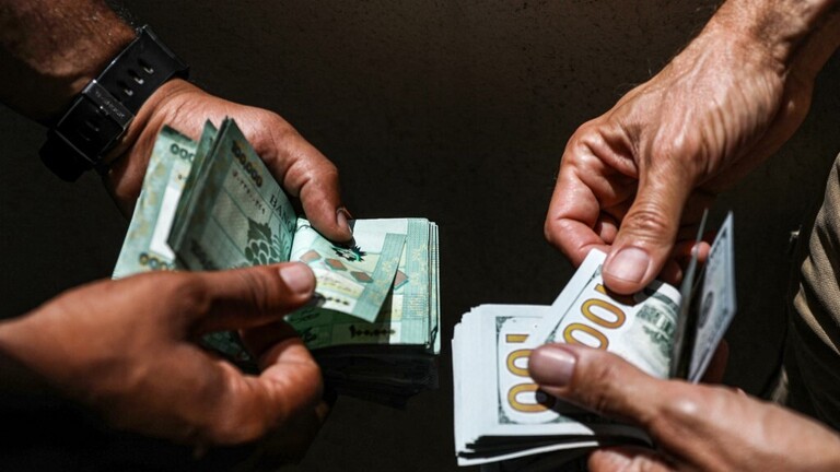 الدولار يهوي في لبنان بعد تشكيل الحكومة