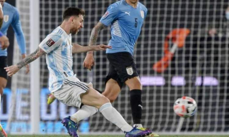 الأرجنتين تتخطى أوروغواي بثلاثية
