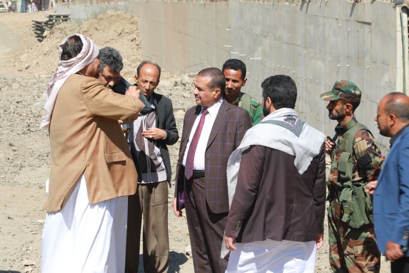 وزير الصناعة يتفقد عددا من مشاريع الطرق والجسور