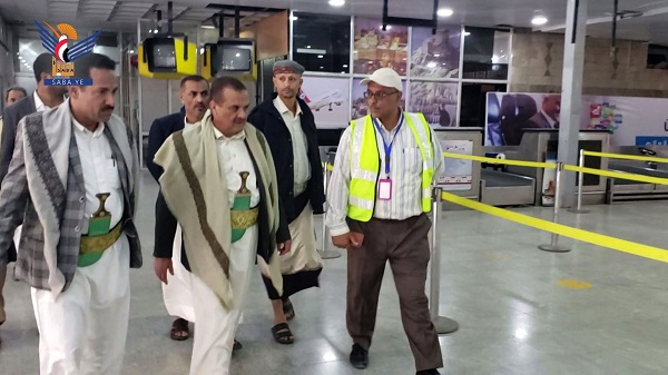 توقعات بانفراجة أزمة مطار صنعاء .. الوزير الدرة يؤكد جاهزية وحيادية المطار للرحلات الجوية
