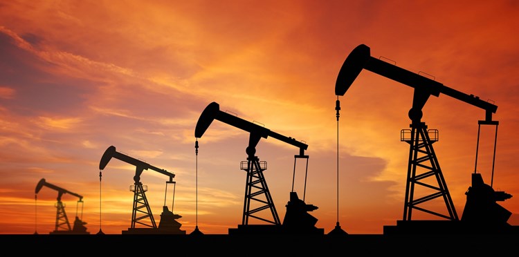 شركات النفط الكبرى تحقق أرباحاً طائلة عام 2021