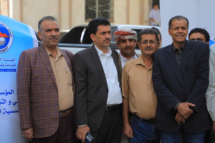 موظفو وعمال مؤسسة الأسمنت يباركون الإنجاز الأمني