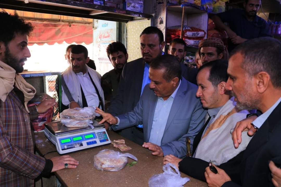 وزير الصناعة يقوم بنزول ميداني للرقابة على الأفران