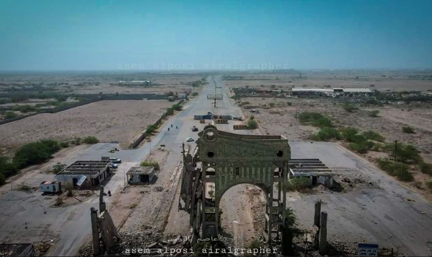 صنعاء تبني( قوس النصر) في الحديدة