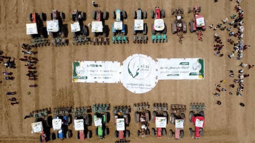 تشمل 200 مزارع بمساحة 1.5 مليون متر مربع.. مؤسسة نماء تدشن مشروع الحراثة للمزارعين بالحديدة