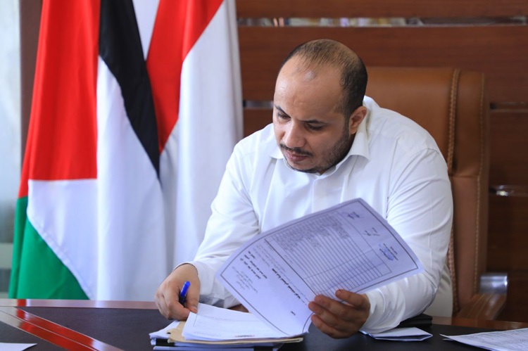 وزير في حكومة صنعاء يترك خلفه سرا كبيرا