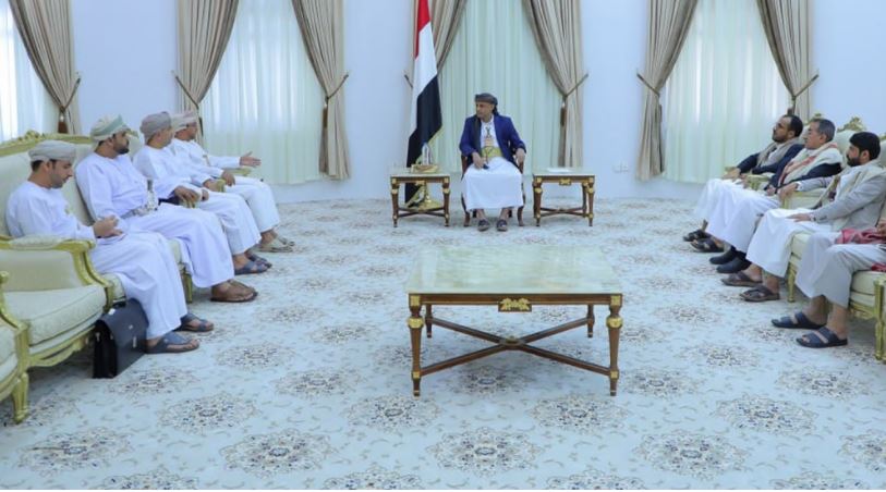 وفد صنعاء يتوجه إلى الرياض: للتفاوض على المرتبات وإعادة الإعمار