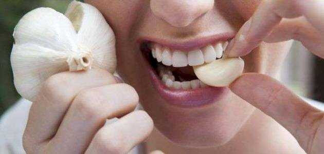 رائحة الثوم في فمك تحذر من الإصابة بفيروس كورونا
