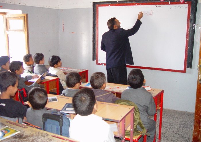 الاثنين.. صرف حوافز المعلمين
