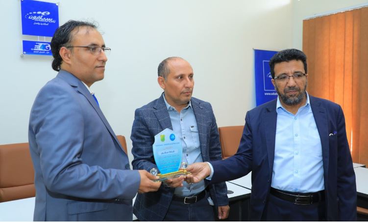 بتمويل من سبأفون .. تجهيز قاعة للدراسات العليا بكلية التجارة والإقتصاد