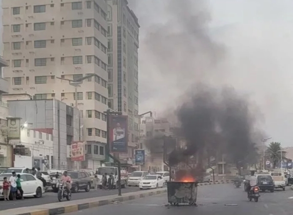 احتجاجات في المكلا تنديدا بتدهور الخدمات