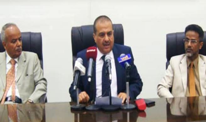 وزير النقل الدرة : رحلات صنعاء – القاهرة ليست سوى تظليل