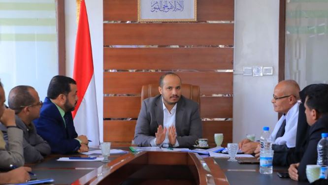 وزير الصناعة يوجه بتشكيل لجنة لتبسيط اجراءات المعاملات وسرعة إنجازها