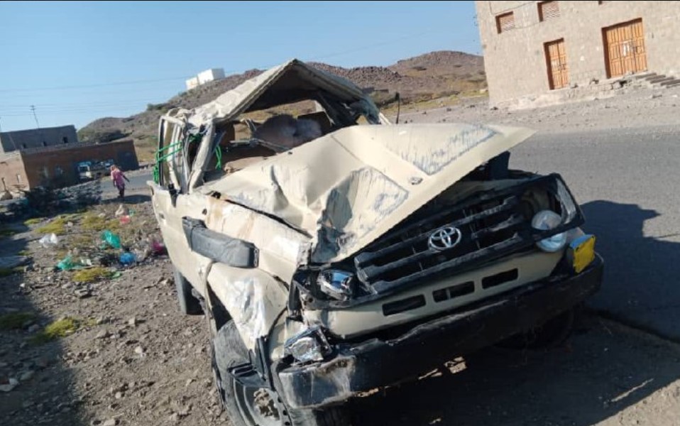 وفاة 4 أشخاص وإصابة آخرين بحادث مروع في لحج