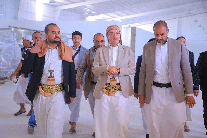 وزير الاقتصاد يزور عددًا من المصانع في محافظة صنعاء