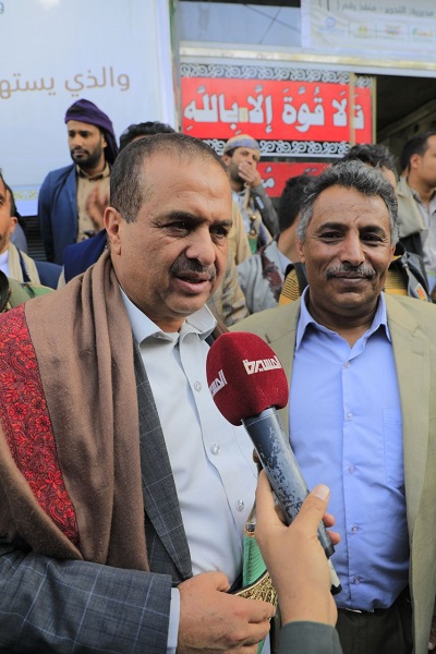 وزير الصناعة يشيد بمشاريع بنك الطعام اليمني مساعدة المحتاجين والفئات الفقيرة.
