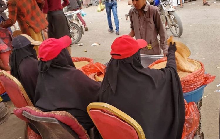 صناعة اللحوح.. مهنة نسائية يمنية تنشط في رمضان