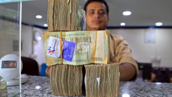 إنهيار خطير للريال اليمني في مناطق الحكومة الموالية للتحالف