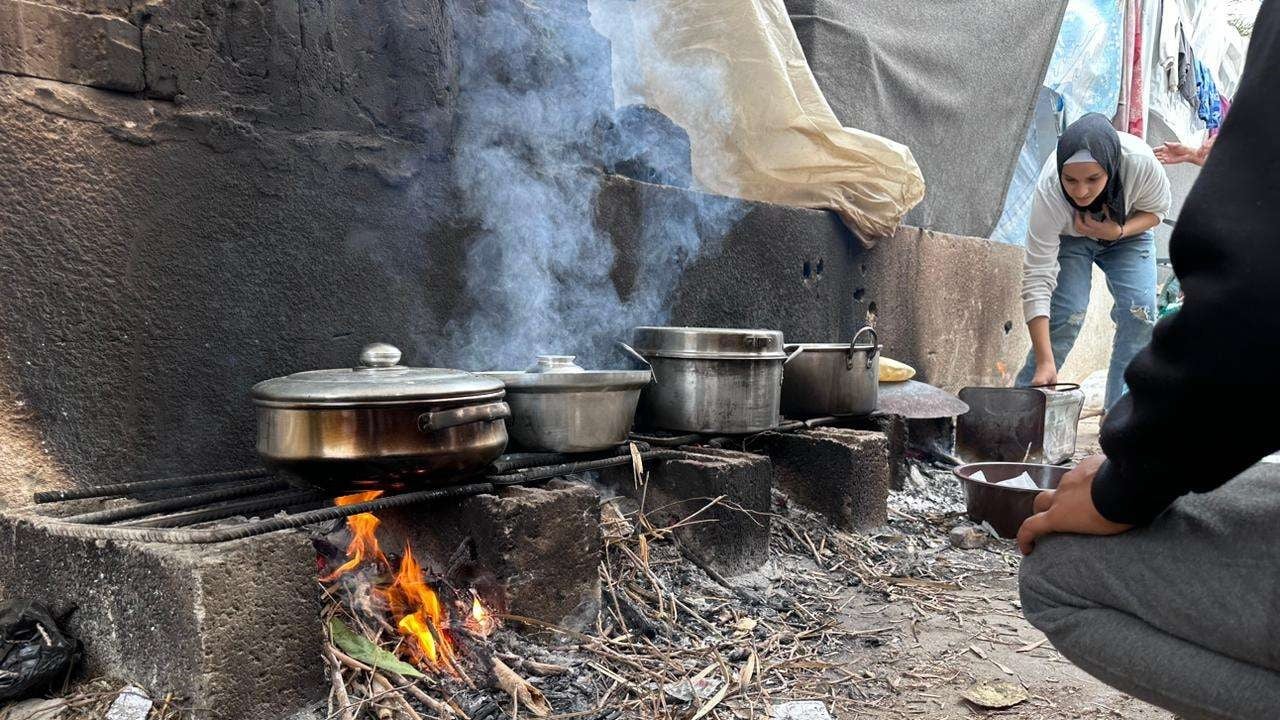 غزة: سعر الحطب يقفز 1500% وسط انعدام الوقود