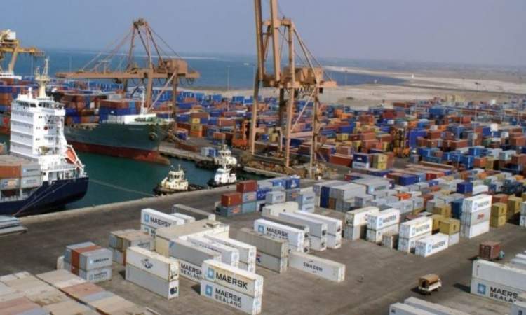 الاعلان عن امتيازات جديدة بميناء الحديدة ومصدر تجاري يبشر بانخفاض كبير للاسعار
