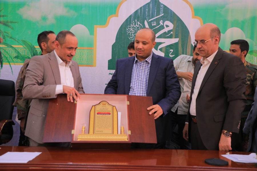 شاهد وداع مهيب لوزير الصناعة السابق محمد المطهر