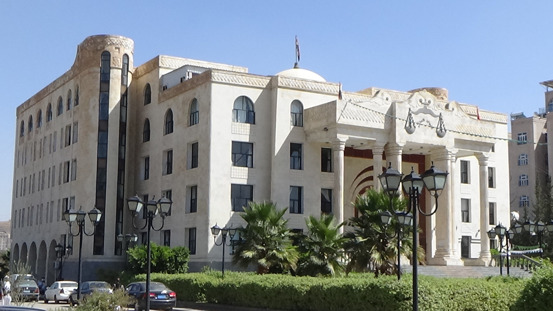 الأموال العامة في صنعاء تستعيد 20 مليار ريال بقرارات وأحكام قضائية