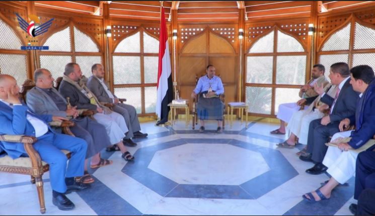 الرئيس المشاط يلتقي وزير الصناعة و يوجه بتقديم التسهيلات للمستثمرين