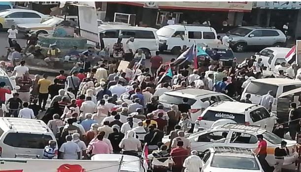 رئيس غرفة عدن يتهم الحكومة بالإسهام في تفاقم المعاناة الاقتصادية والمعيشية