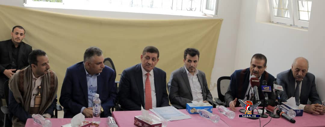 الصناعة والصحة يدشنان تسجيل تجار الاستيراد عبر ميناء الحديدة