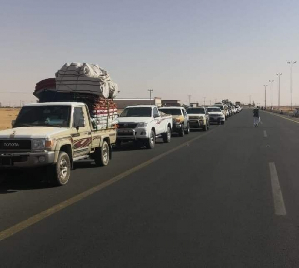 منع دخول سيارات الدفع الرباعي يكدس العائلات اليمنية في الوديعة